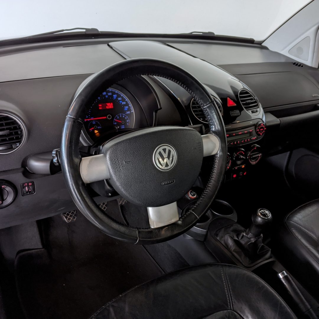 12 New Beetle 2.0 gasolina 2008