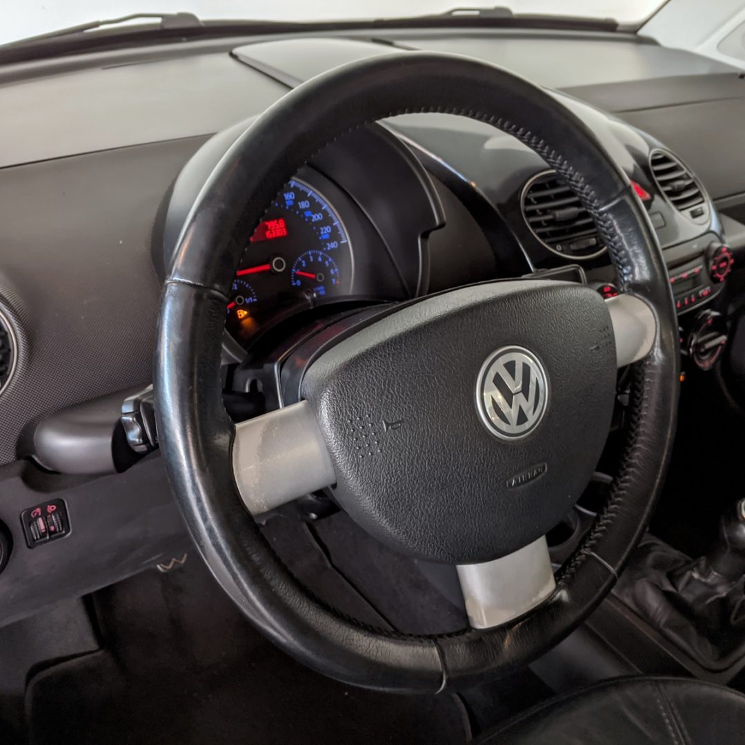 13 New Beetle 2.0 gasolina 2008