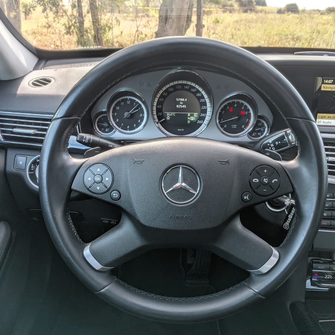 14 E250 Avantgarde 1.8 CGI gasolina 2011