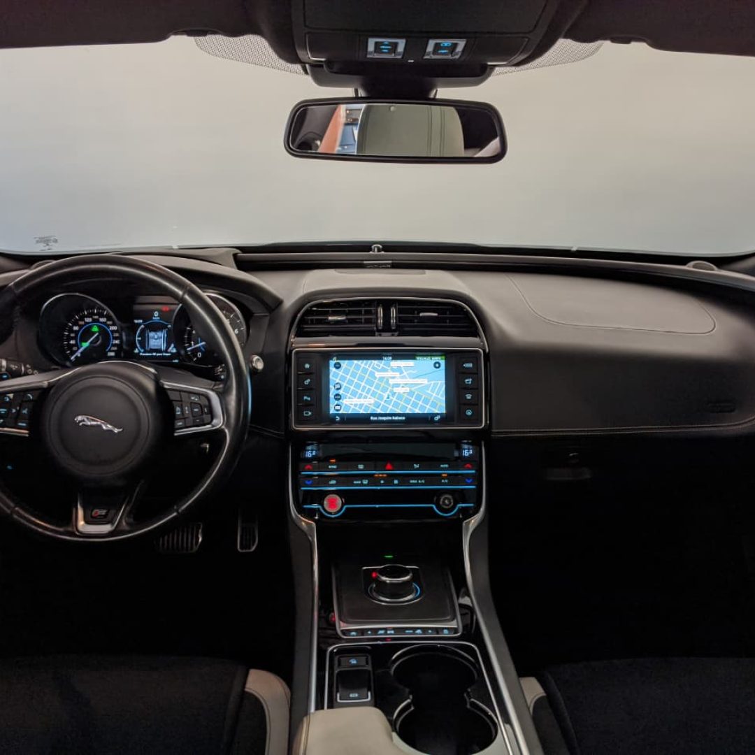 14 Jaguar XE S 3.0 gasolina 2017 2