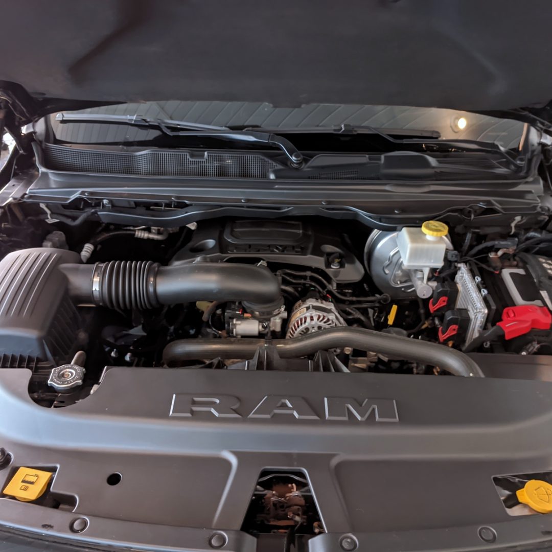 14 RAM 1500 LIMITED NIGHT EDITION V8 2024