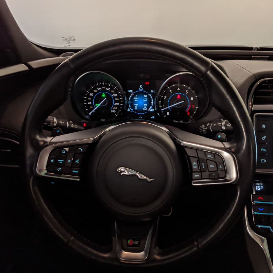 15 Jaguar XE S 3.0 gasolina 2017 2