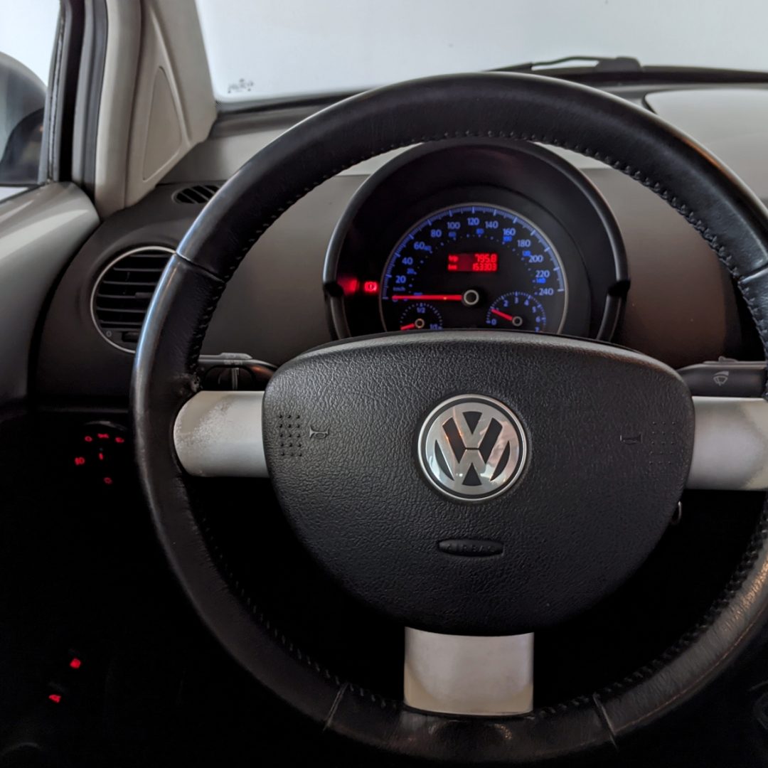 17 New Beetle 2.0 gasolina 2008