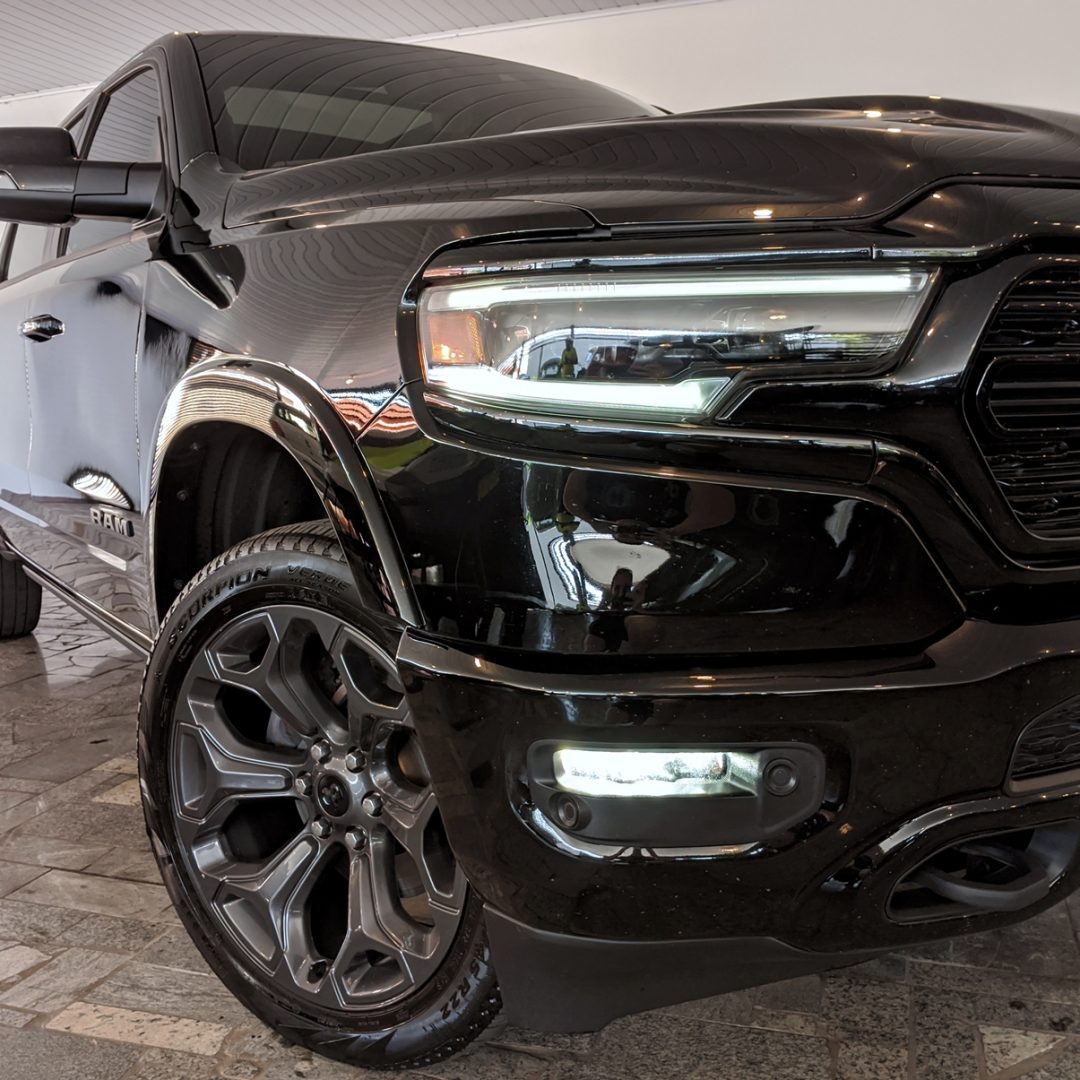 4 RAM 1500 LIMITED NIGHT EDITION V8 2024