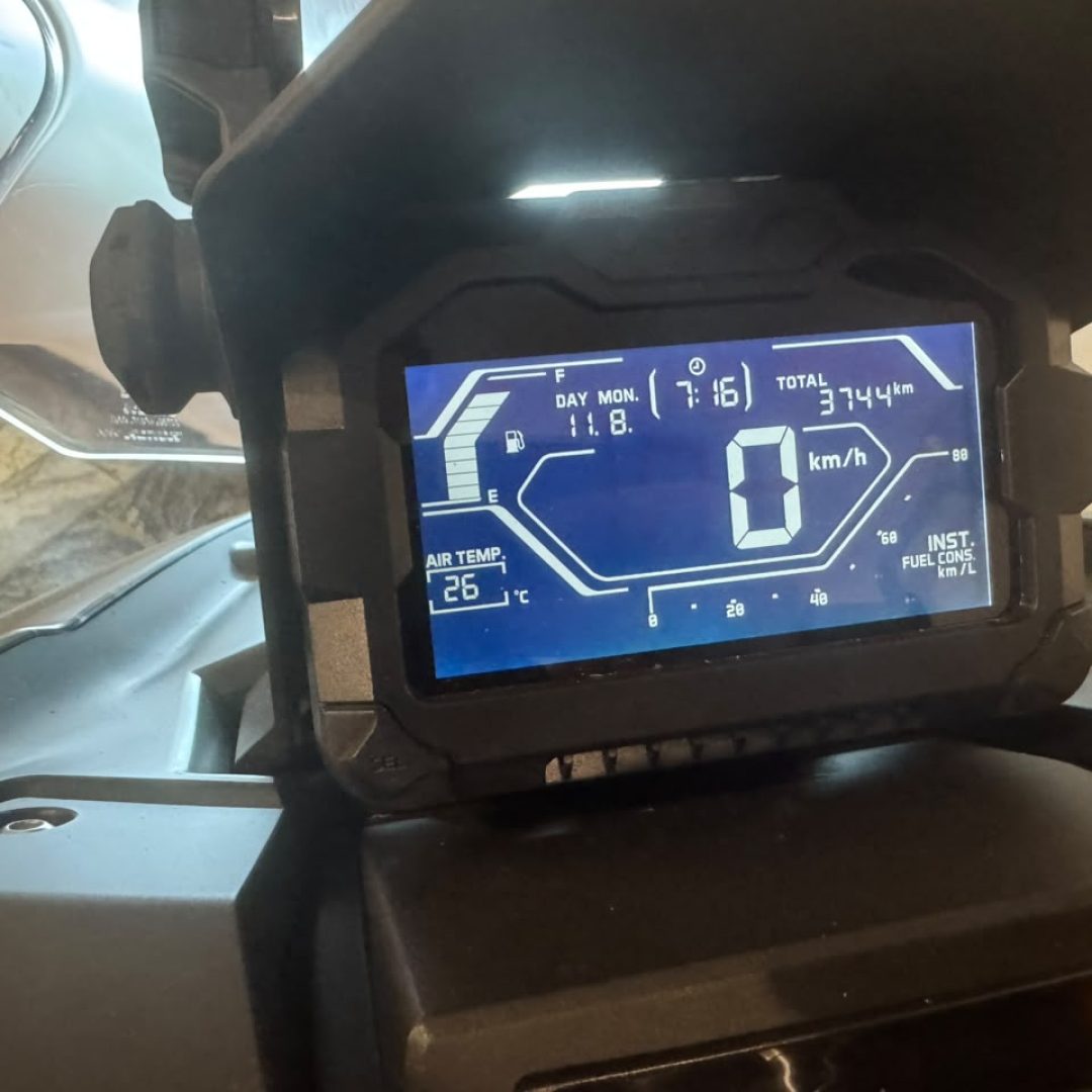 6 HONDA ADV 150 2024