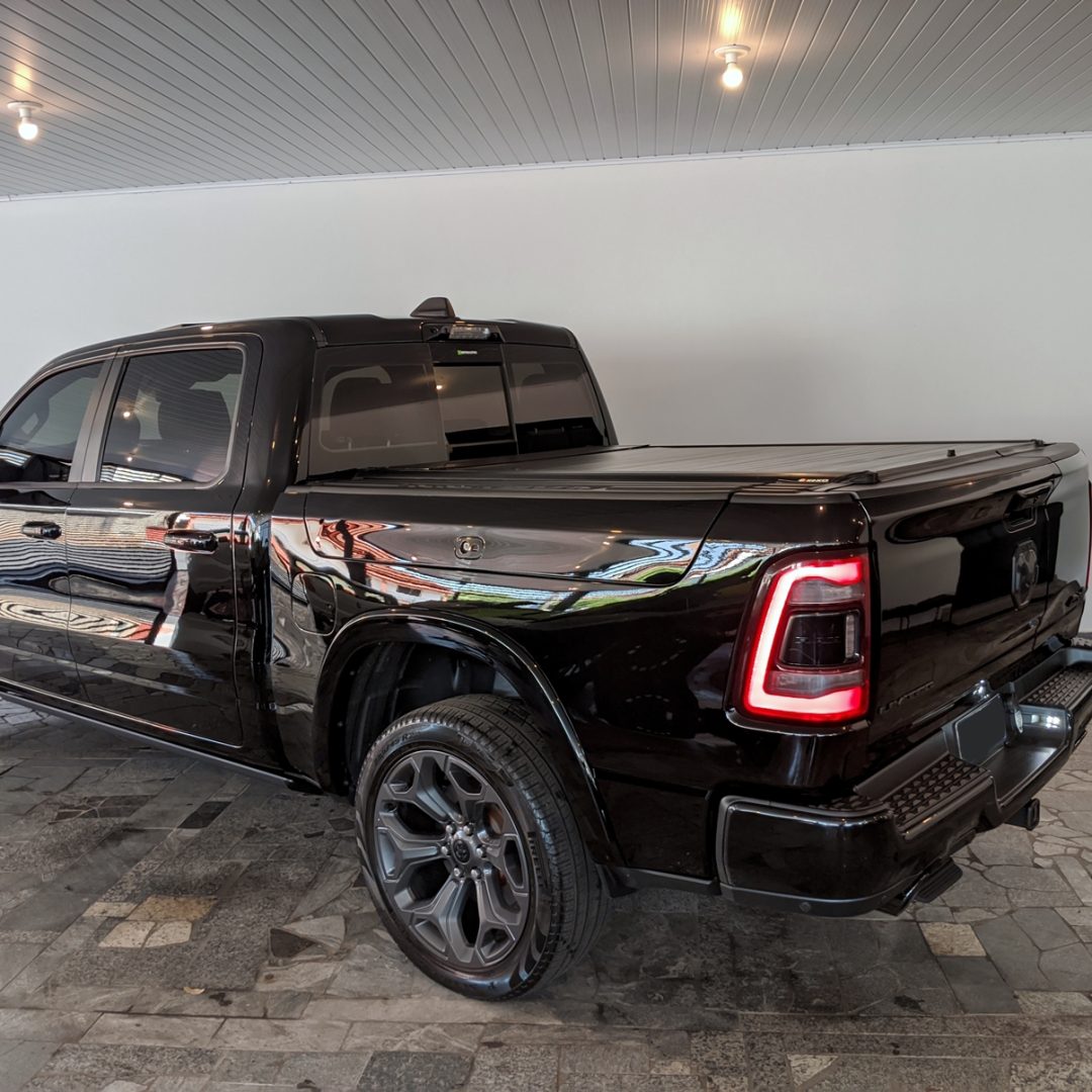 7 RAM 1500 LIMITED NIGHT EDITION V8 2024