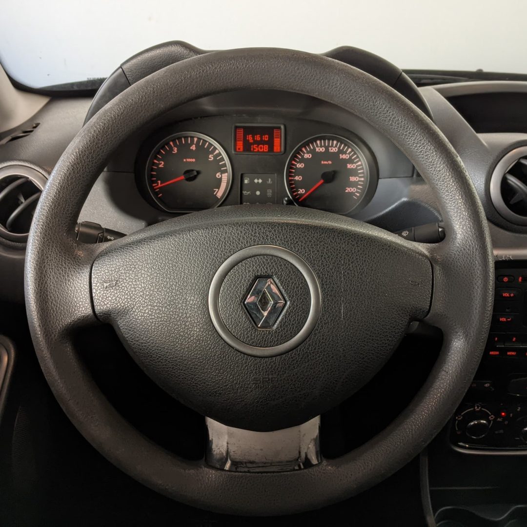 8 Duster Expression 1.6 flex 2015