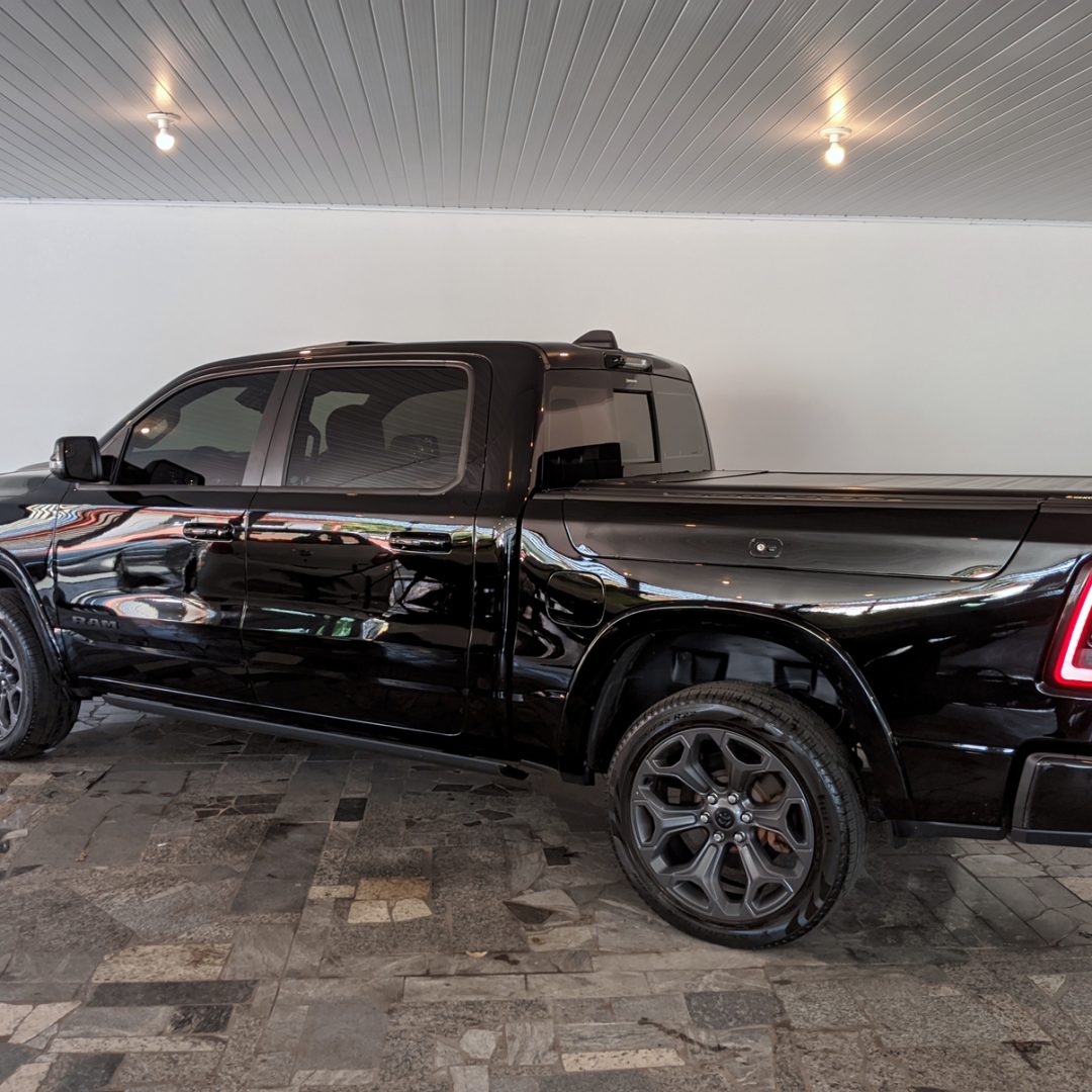 8 RAM 1500 LIMITED NIGHT EDITION V8 2024